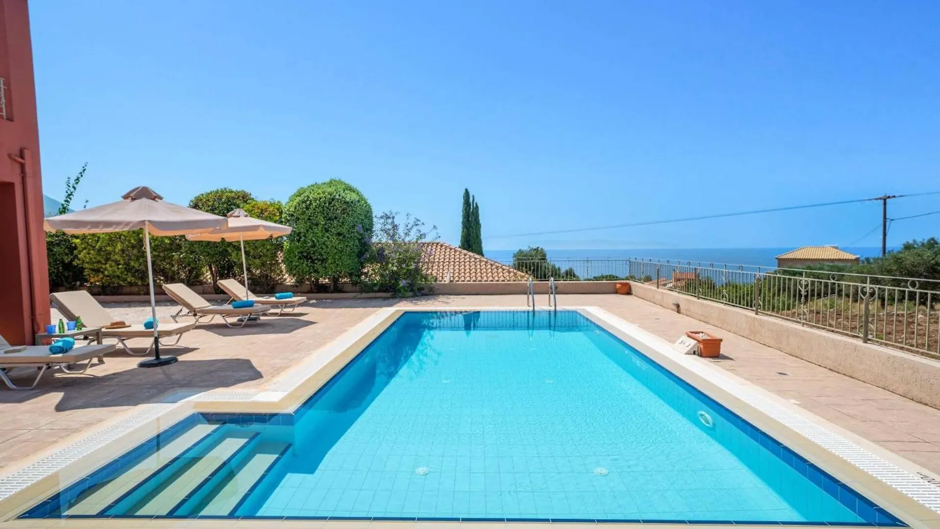 Villa Provenzo By Villa Plus Lourdata
