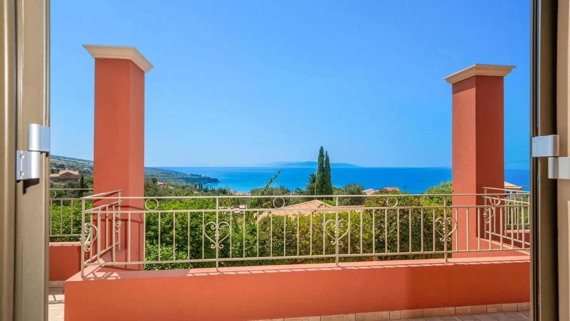 Villa Provenzo By Villa Plus Lourdata