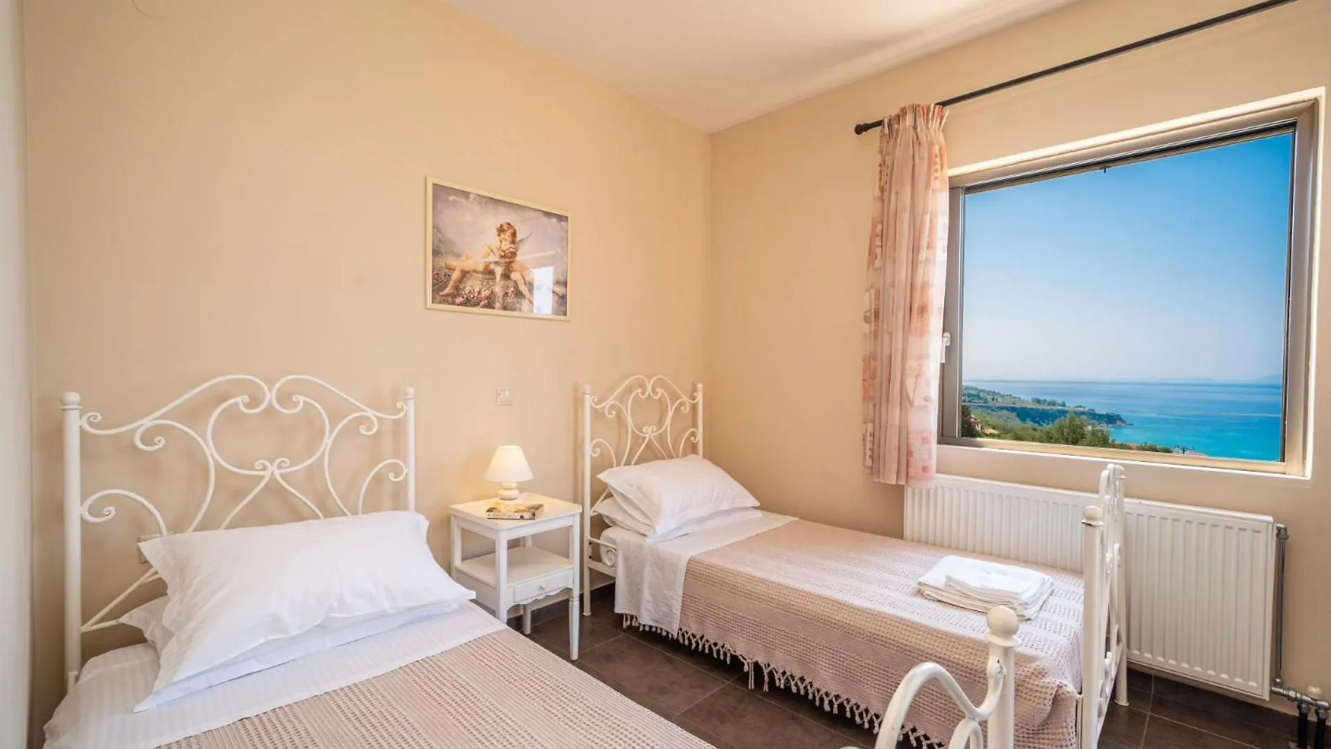 Villa Provenzo By Villa Plus Lourdata