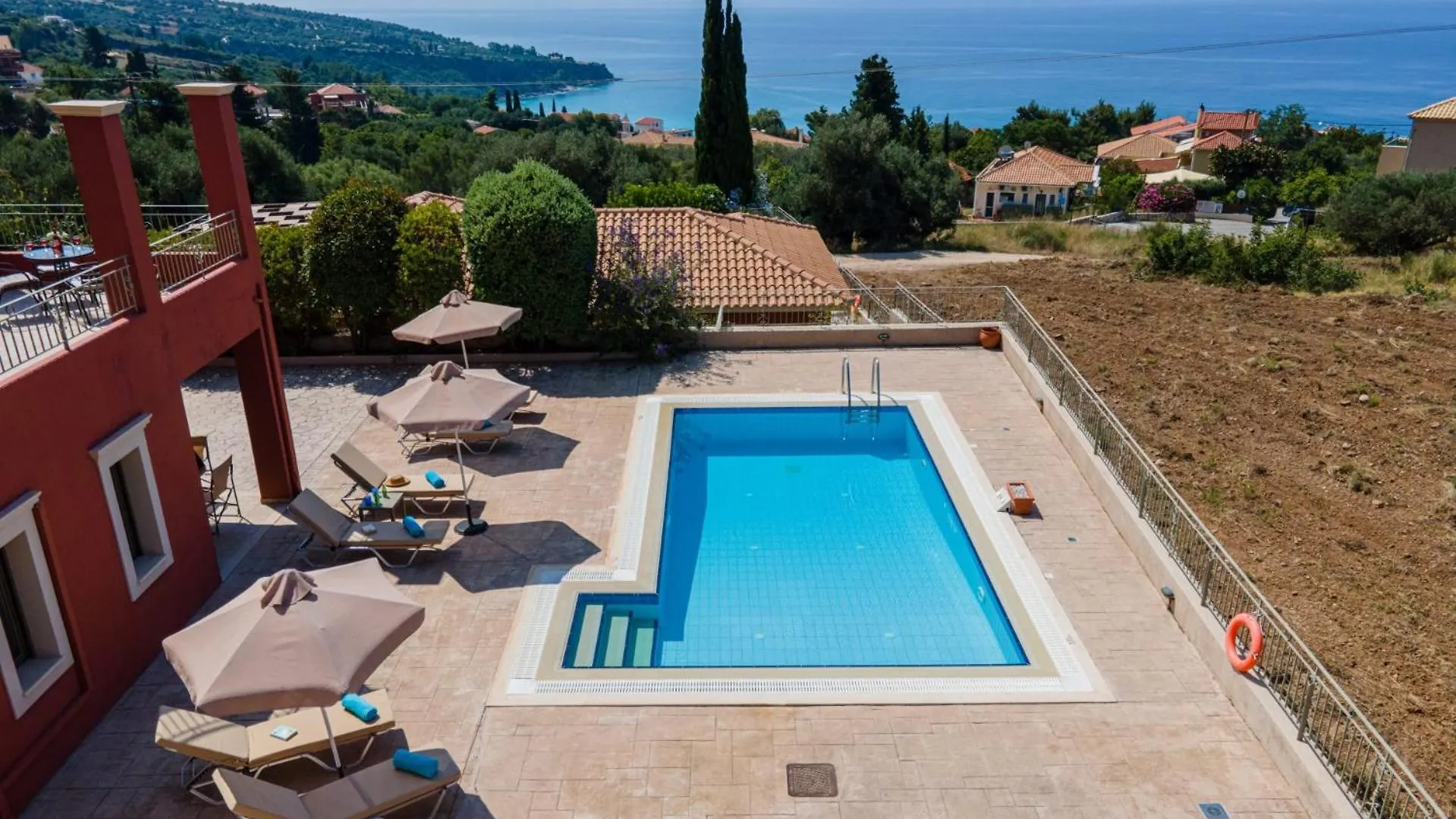 Villa Provenzo By Villa Plus Lourdata