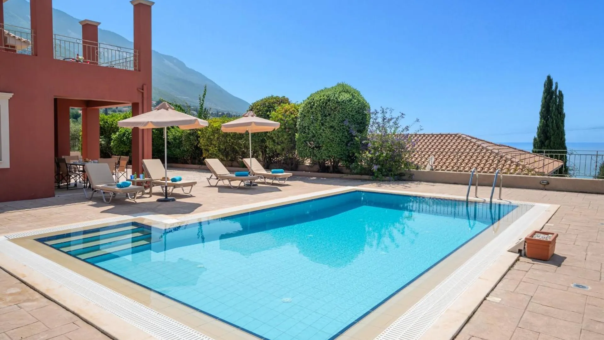 Villa Provenzo By Villa Plus Lourdata