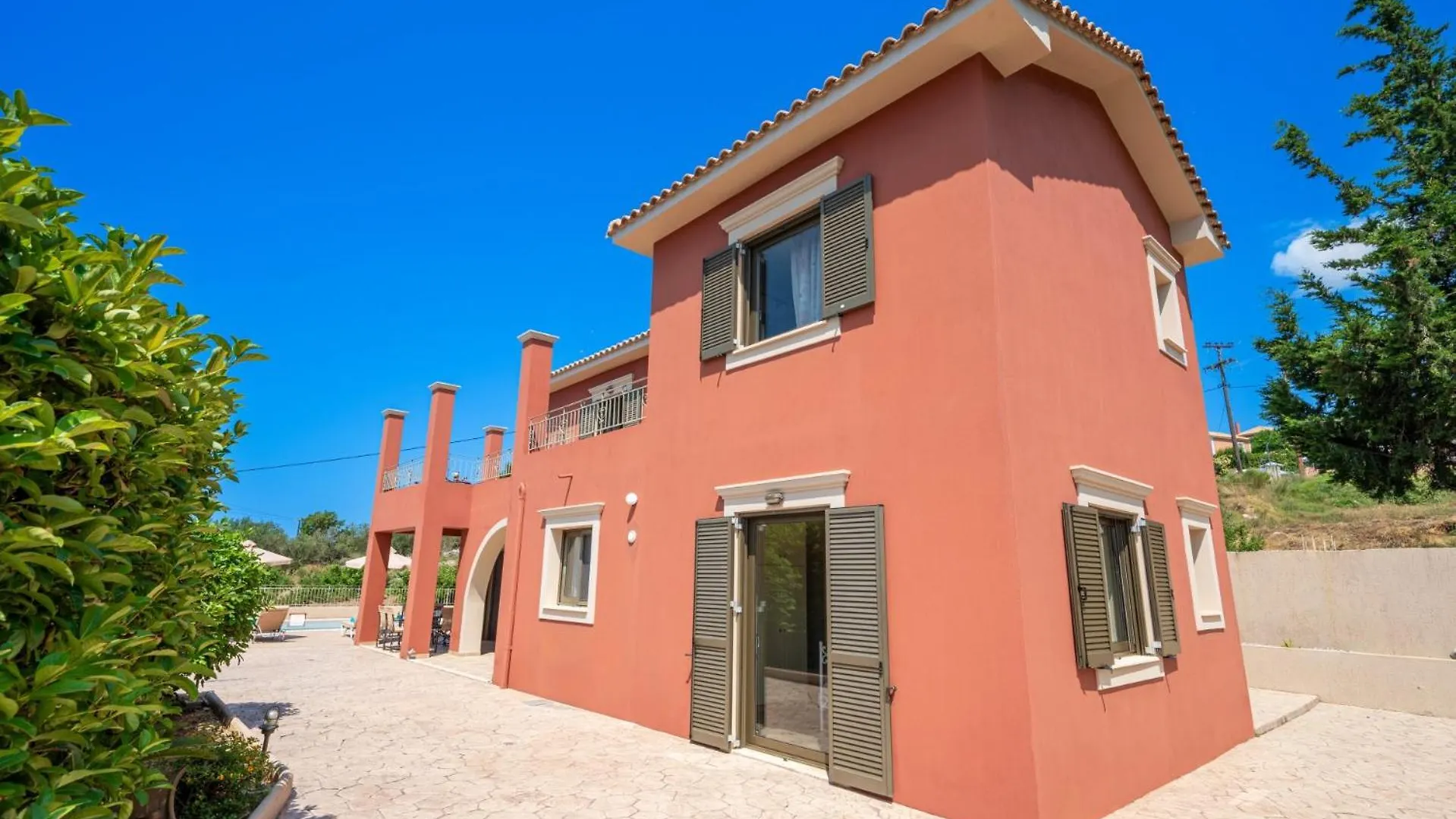 Villa Provenzo By Villa Plus Lourdata